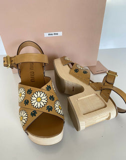 NIB MIU MIU Plateau-Keilsandalen aus Leder mit Blumendruck 7,5 US 5Z115D IT