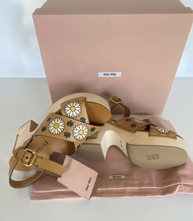 NIB MIU MIU Plateau-Keilsandalen aus Leder mit Blumendruck 7,5 US 5Z115D IT