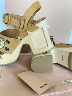 NIB MIU MIU Plateau-Keilsandalen aus Leder mit Blumendruck 7,5 US 5Z115D IT