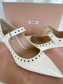 NIB MIU MIU PRADA Damen-Pumps aus weißem Lackleder mit Kitten-Absatz, 8 US 5I868C 