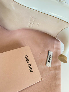 NIB MIU MIU PRADA Damen-Pumps aus weißem Lackleder mit Kitten-Absatz, 8 US 5I868C 