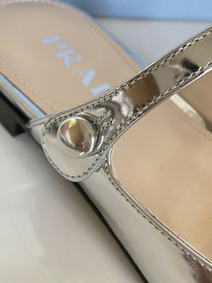 NIB PRADA Damen-Mule-Sandalen aus Metallic-Silber-Leder, 7,5 US 1F534L IT 