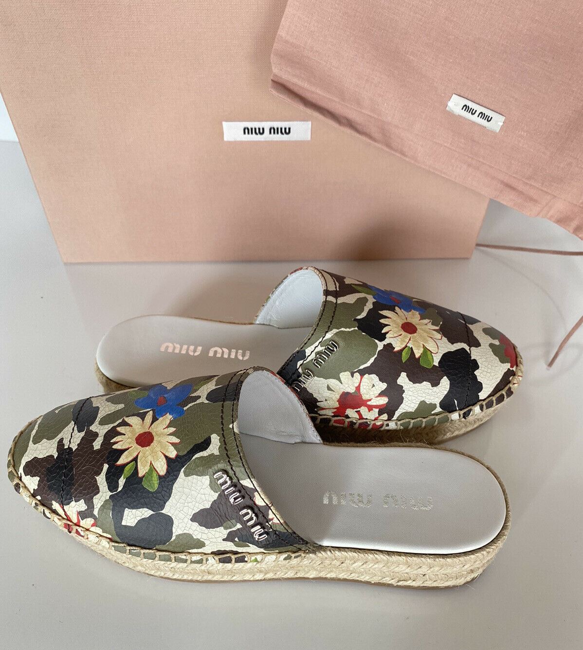 NIB MIU MIU Espadrille-Pantoletten aus rissigem Leder mit grünem Blumenmuster für Damen, 7,5 US 5S787C 