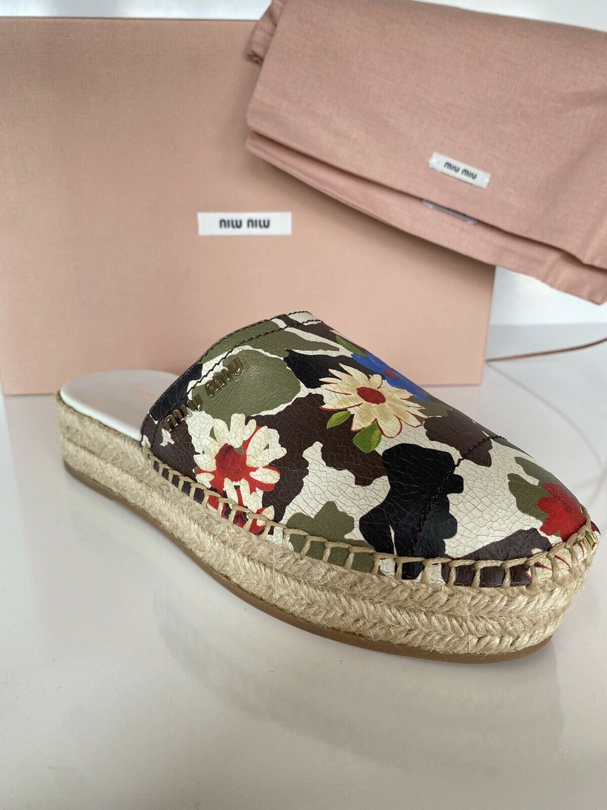 NIB MIU MIU Espadrille-Pantoletten aus rissigem Leder mit grünem Blumenmuster für Damen, 7,5 US 5S787C 