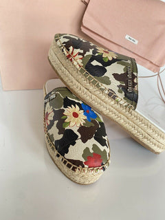 NIB MIU MIU Espadrille-Pantoletten aus rissigem Leder mit grünem Blumenmuster für Damen, 6,5 US 5S787C 