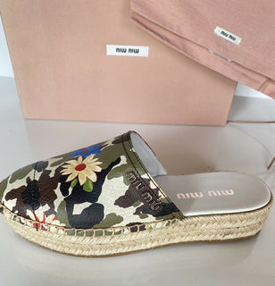 NIB MIU MIU Espadrille-Pantoletten aus rissigem Leder mit grünem Blumenmuster für Damen, 9,5 US 5S787C 