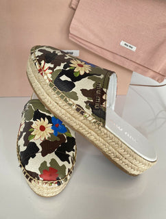 NIB MIU MIU Espadrille-Pantoletten aus rissigem Leder mit grünem Blumenmuster für Damen, 9,5 US 5S787C 