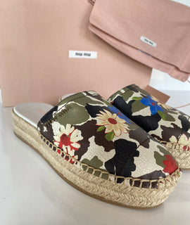 NIB MIU MIU Espadrille-Pantoletten aus rissigem Leder mit grünem Blumenmuster für Damen, 10 US 5S787C 