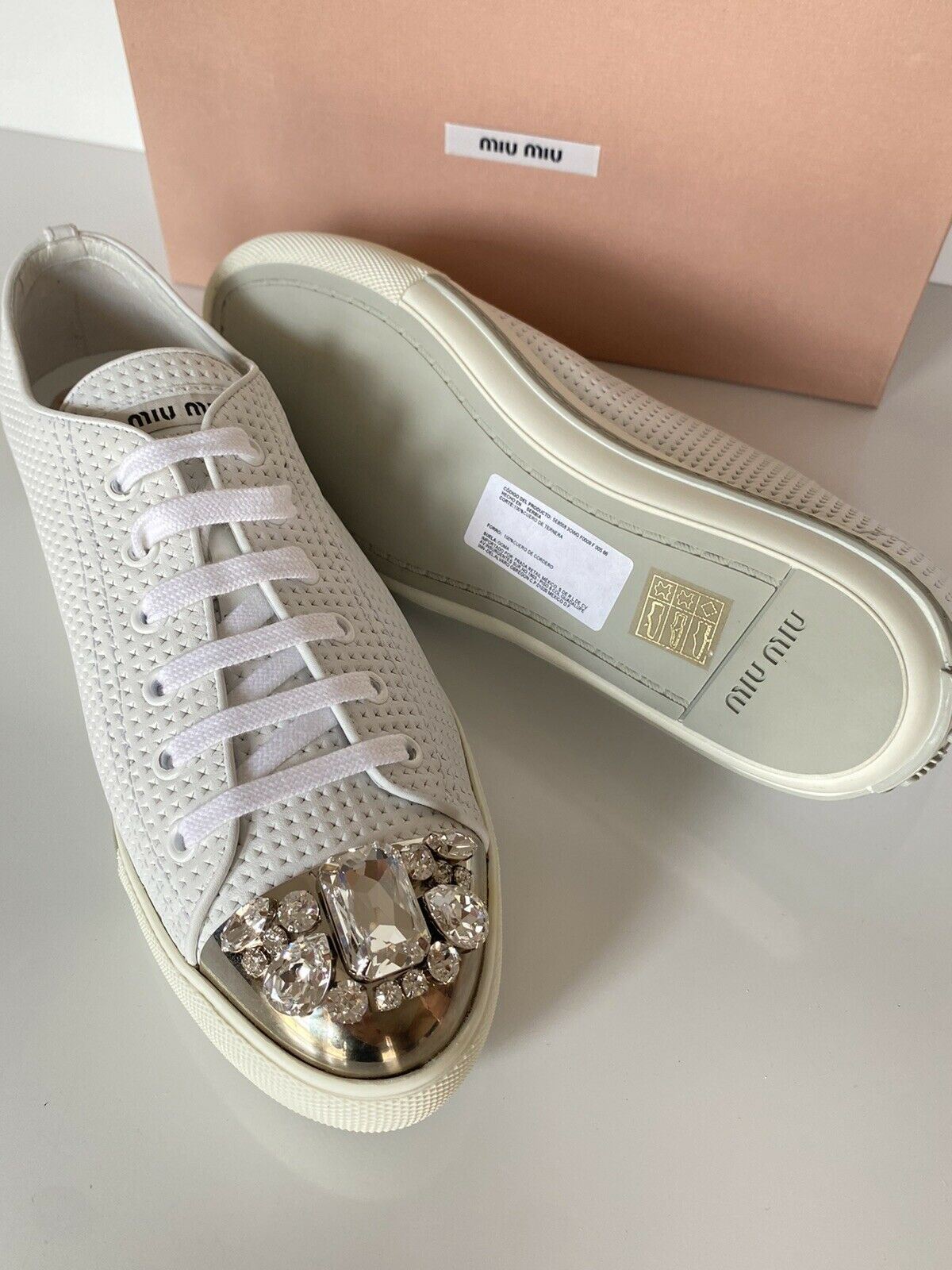 Miu Miu perforierte, mit Juwelen verzierte Cap-Toe-Sneaker aus weißem Leder, 10,5 5E8558