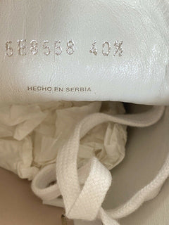 Miu Miu perforierte, mit Juwelen verzierte Cap-Toe-Sneaker aus weißem Leder, 10,5 5E8558