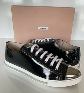 NIB Miu Miu Damen-Sneaker aus schwarzem Leder mit Metallkappe (40 Eu) 5E8998 IT 