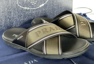 NIB $ 650 Prada Milano Herren Slides Sandalen Schwarz/Khaki/Weiß 8 US 2X3032 Italien 