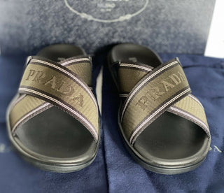 NIB $ 650 Prada Milano Herren Slides Sandalen Schwarz/Khaki/Weiß 8 US 2X3032 Italien 