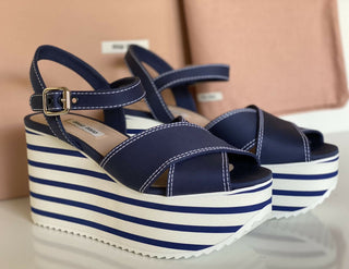 NIB 750 $ MIU MIU Damen-Sandalen mit Plateau-Keilabsatz, Blau, 7,5 US (37,5 Euro) 5XZ441 