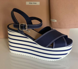 NIB 750 $ MIU MIU Damen-Sandalen mit Plateau-Keilabsatz, Blau, 7,5 US (37,5 Euro) 5XZ441 