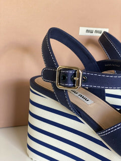 NIB 750 $ MIU MIU Damen-Sandalen mit Plateau-Keilabsatz, Blau, 7,5 US (37,5 Euro) 5XZ441 