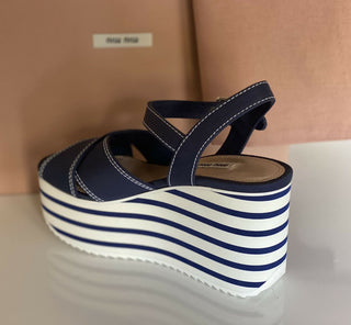 NIB 750 $ MIU MIU Damen-Sandalen mit Plateau-Keilabsatz, Blau, 7,5 US (37,5 Euro) 5XZ441 