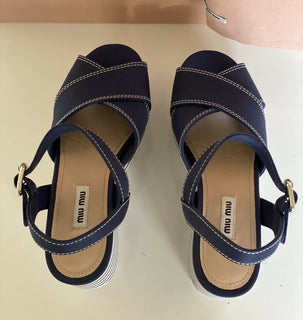 NIB 750 $ MIU MIU Damen-Sandalen mit Plateau-Keilabsatz, Blau, 7,5 US (37,5 Euro) 5XZ441 