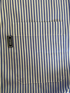 Neu mit Etikett: 795 $ Versace Blaues Hemd mit Streifen und Grafikdruck, Größe 42 A83115 Italien