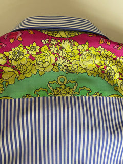 Neu mit Etikett: 795 $ Versace Blaues Hemd mit Streifen und Grafikdruck, Größe 42 A83115 Italien