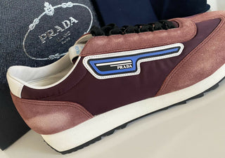 NIB $ 810 PRADA Herren-Sneaker aus Wildleder/Leder in Lila, 10 US 2EG276, hergestellt in Italien 