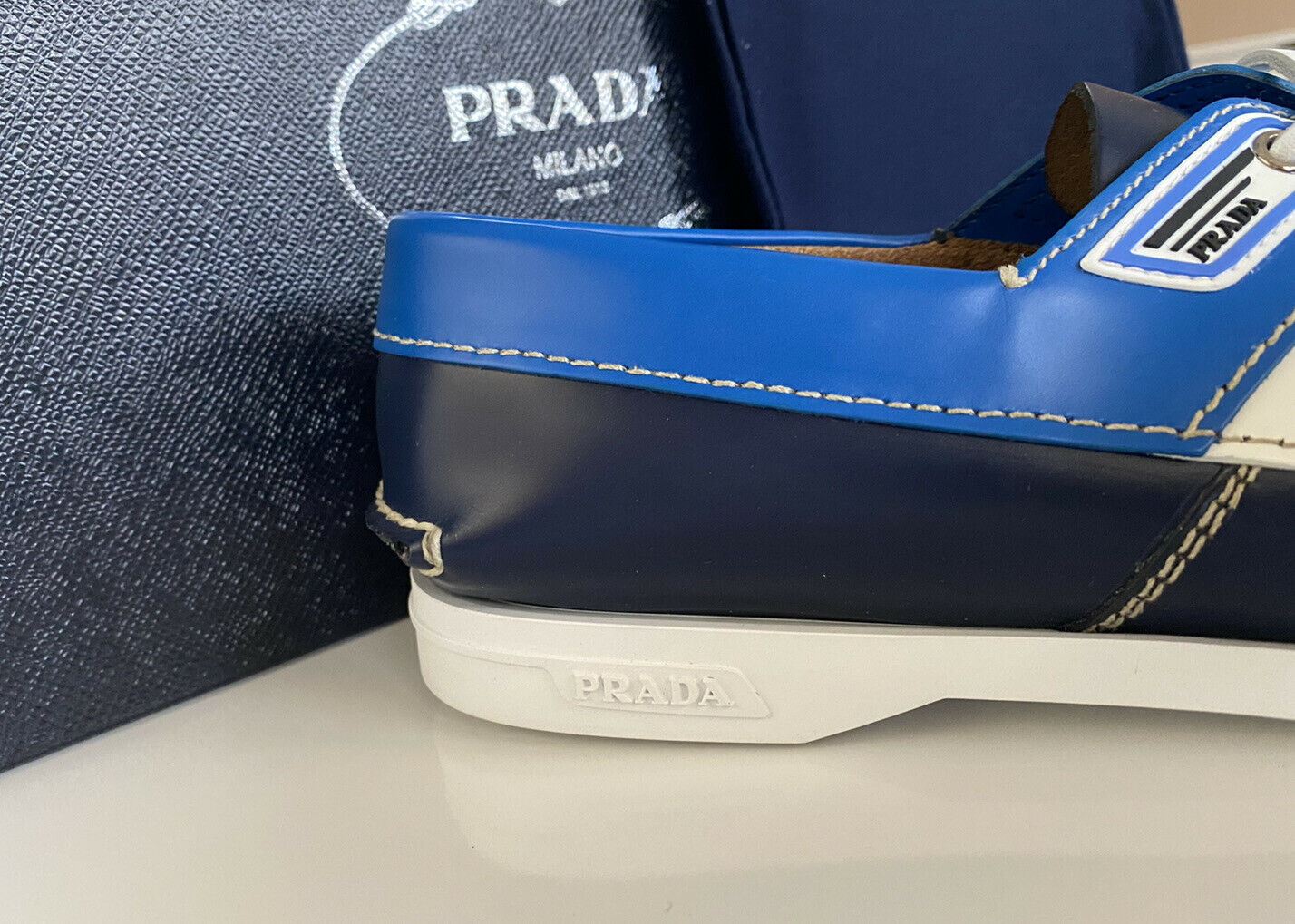 NIB 970 $ PRADA Milano Herren-Bootsschuhe aus blauem Leder 10,5 US (Prada 9,5) 2EG270 IT 
