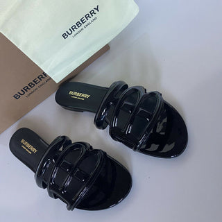 NIB $580 Burberry Libbie Patent Leather Slides 7.5 US (37.5 Euro) Italy
