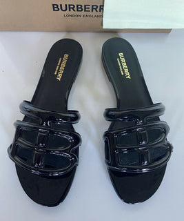 NIB $580 Burberry Libbie Patent Leather Slides 7.5 US (37.5 Euro) Italy
