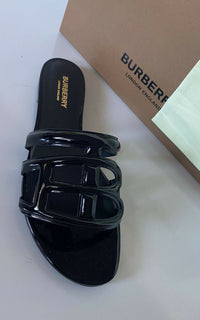 NIB $580 Burberry Libbie Patent Leather Slides 7.5 US (37.5 Euro) Italy
