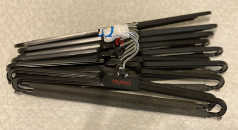 Set mit 10 rutschfesten Hosenbügeln von Hugo Boss 