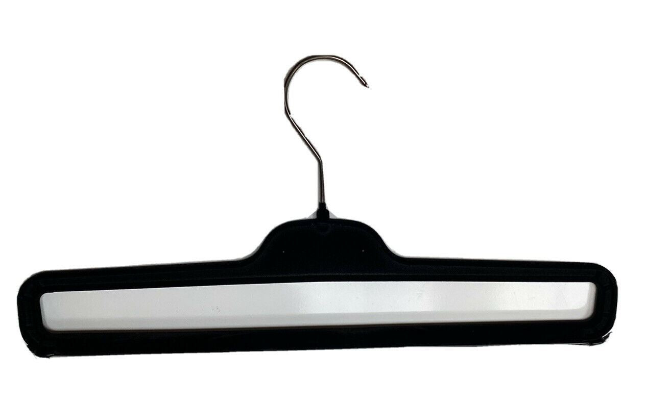 VERSACE 15-Zoll-Hosenbügel aus schwarzem Samt mit silbernen Beschlägen 
