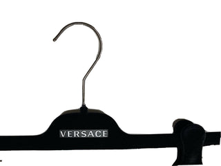 VERSACE Hosenbügel aus schwarzem Samt, 14,5 Zoll, mit silbernen Beschlägen, 14,5 x 3,5 