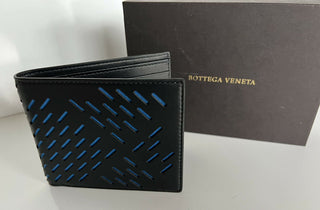 Neu mit Etikett: 460 $ Bottega Veneta BiFold-Geldbörse aus perforiertem Leder Schwarz/Blau 113993 Italien 