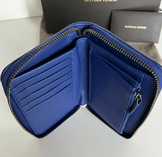 Neu mit Etikett: 710 $ Bottega Veneta Reißverschluss-Geldbörse Napa Kobaltblau 464850 Hergestellt in Italien 