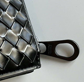 Neu mit Etikett: 940 $ Bottega Veneta Herren-Hülle aus gebürstetem Kalbsleder in Schwarz/Silber 506323 