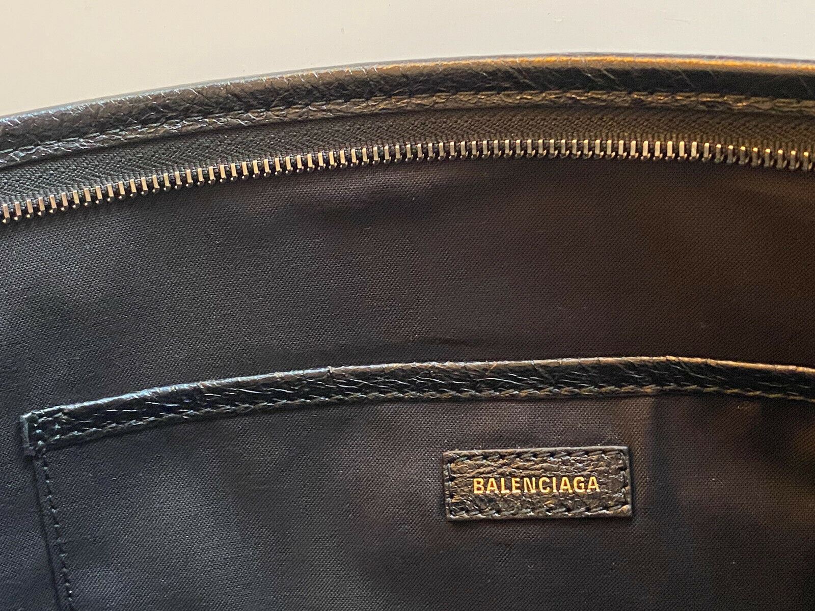 Neu mit Etikett: 950 $ Balenciaga Graffiti All Over Black Soft Leather Pouch 443658 