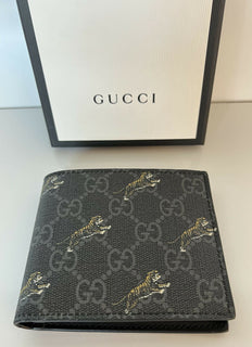 Neu mit Etikett: Gucci GG Lion Lozenge Bifold Wallet 597625 Hergestellt in Italien 