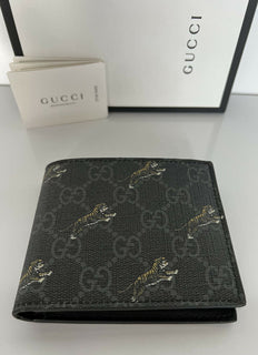 Neu mit Etikett: Gucci GG Lion Lozenge Bifold Wallet 597625 Hergestellt in Italien 