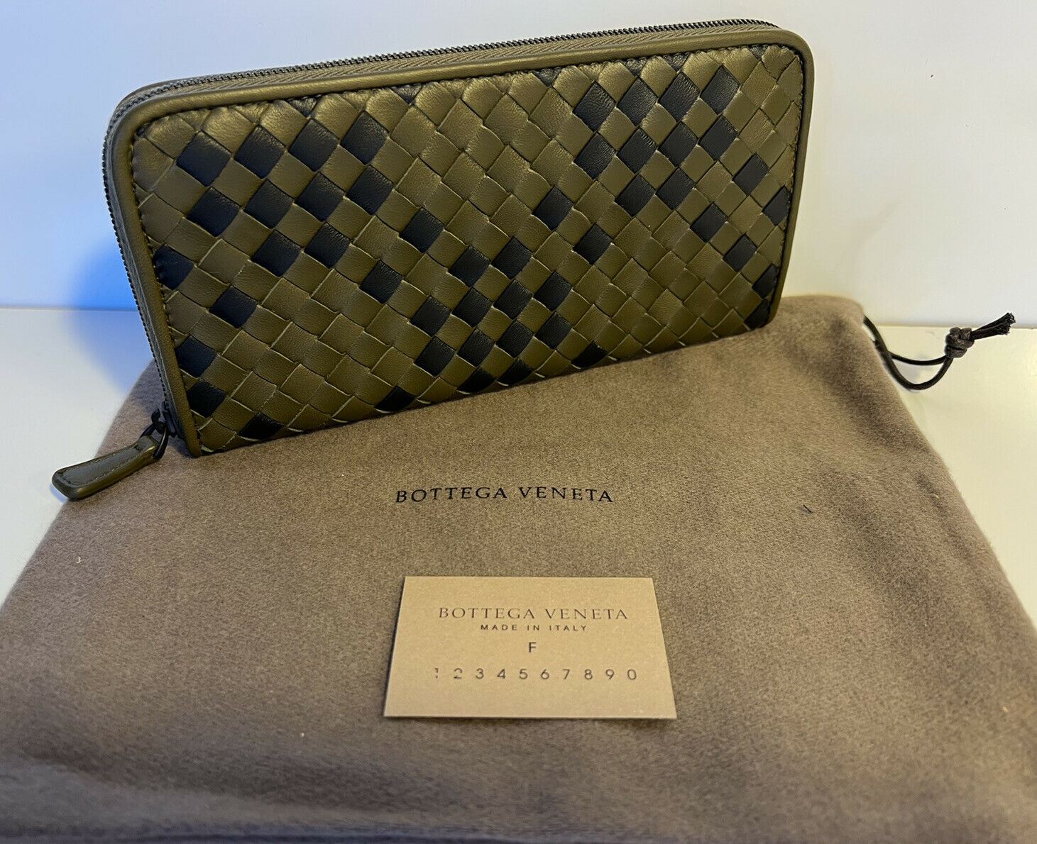 NWT $860 Bottega Veneta Zipper Napa Leather Wallet Mustard/Black Italy 566750