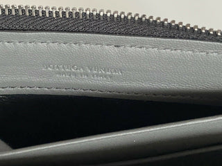 Neu mit Etikett: 830 $ Bottega Veneta Intrecciato Reißverschluss Nappaleder-Geldbörse Schwarz 510643 IT 