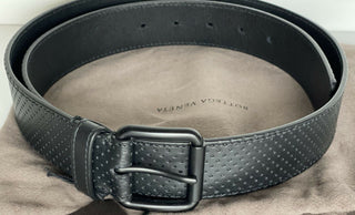 Neu mit Etikett: 490 $ Bottega Veneta Perforierter Leggero-Kalbsledergürtel in Schwarz 90/36 571068 