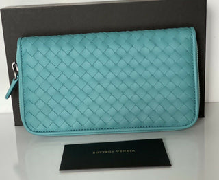 NWT Bottega Veneta Intrecciato Reißverschluss-Geldbörse aus Nappaleder Aqua 518389 Italien 