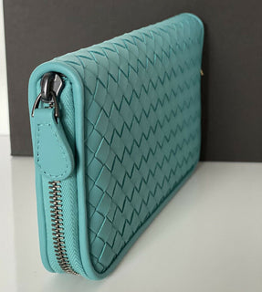 NWT Bottega Veneta Intrecciato Reißverschluss-Geldbörse aus Nappaleder Aqua 518389 Italien 