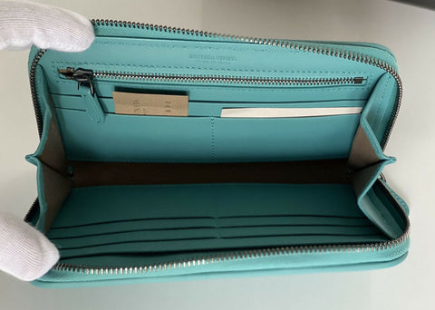NWT Bottega Veneta Intrecciato Reißverschluss-Geldbörse aus Nappaleder Aqua 518389 Italien 
