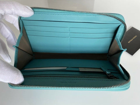 NWT Bottega Veneta Intrecciato Reißverschluss-Geldbörse aus Nappaleder Aqua 518389 Italien 