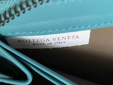 NWT Bottega Veneta Intrecciato Reißverschluss-Geldbörse aus Nappaleder Aqua 518389 Italien 