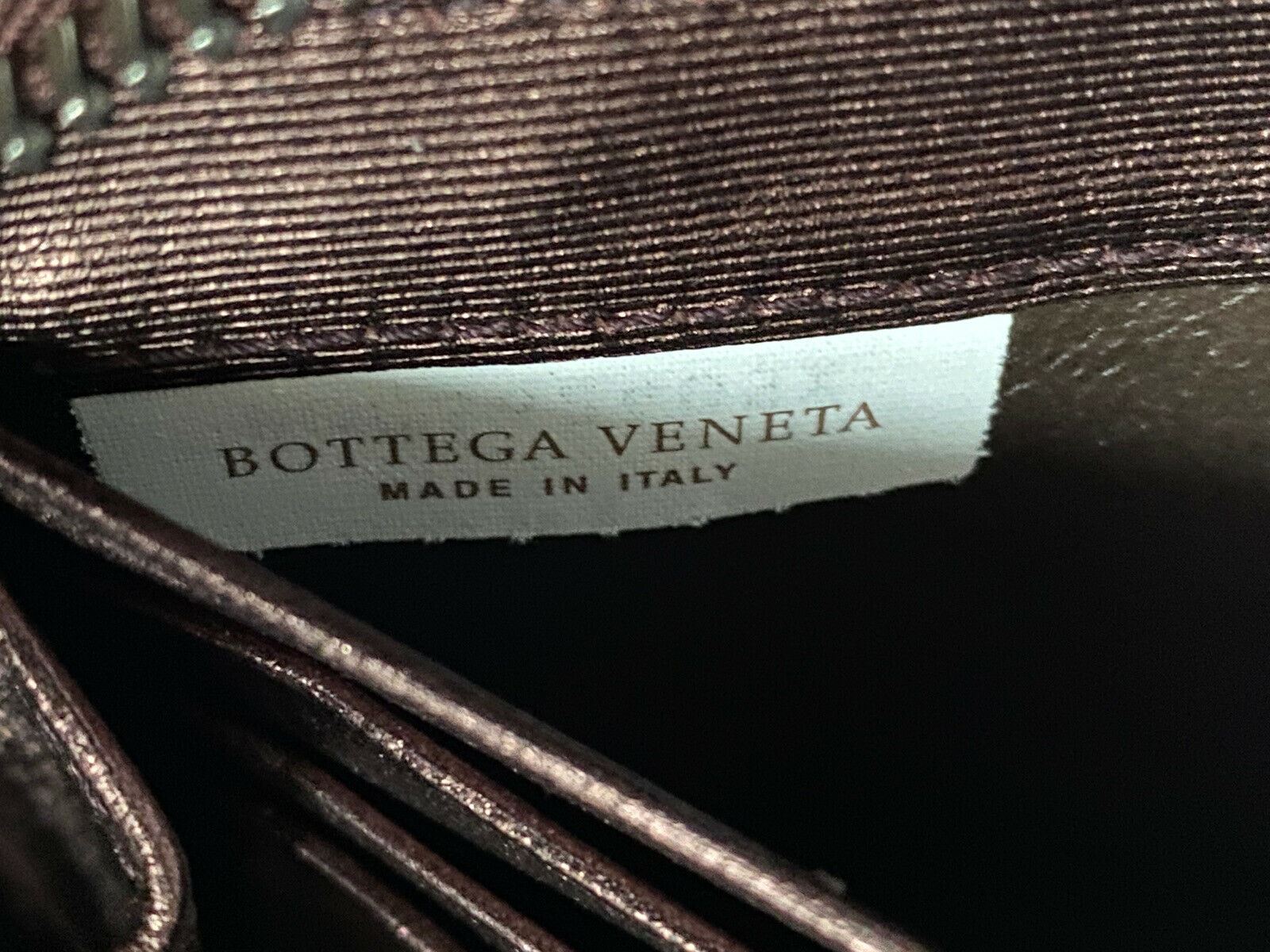 Neu mit Etikett: Bottega Veneta Intrecciato-Geldbörse aus genarbtem Leder mit Reißverschluss, Dk Barolo 518389 