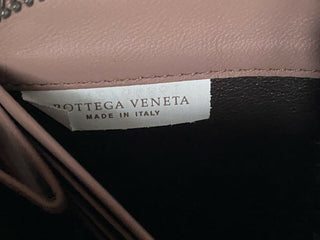 Neu mit Etikett: Bottega Veneta Intrecciato-Geldbörse aus Nappaleder mit Reißverschluss, Deco Rose 518389 IT 