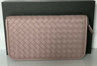 Neu mit Etikett: Bottega Veneta Intrecciato-Geldbörse aus Nappaleder mit Reißverschluss, Desert Rose 518389 IT 