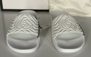 NIB Gucci Quilted GG Logo Herren-Gummi-weiße Sandalen 12,5 US (Gucci 12) 601041 